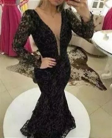 vestido preto longo com manga de renda