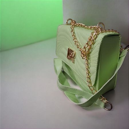 Bolsa Malú Feminina Verde com Corrente Dourada