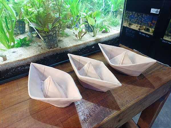 Barco de papel - enfeite de cerâmica