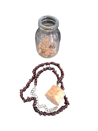 COLAR DE GRANADA COM GARRAFA PURIFICADORA