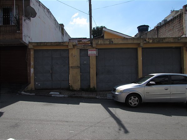 Casa Térrea 3 Dormitórios com Salão e Quintal no Jardim Planalto