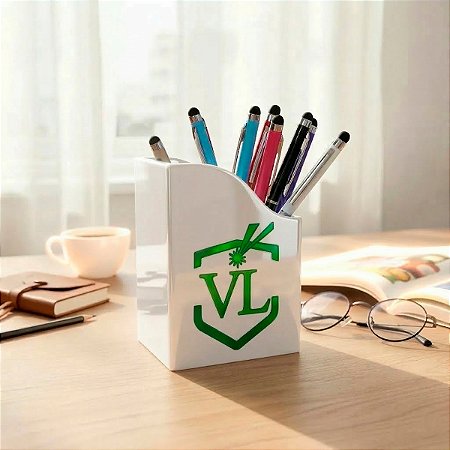 Porta canetas e pincéis de acrílico personalizado com a sua logo, detalhe na quina