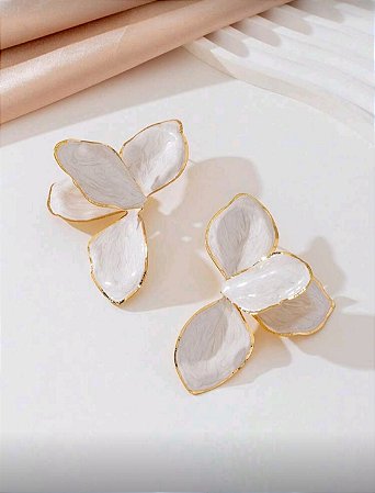 Brinco Pétala Tulipa Esmaltada Elegante Marfim