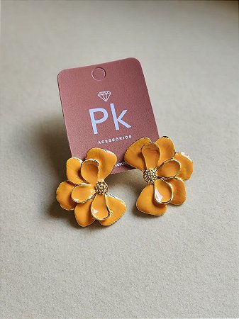 Brinco Flor Magnólia Amarelo| Mostarda e Dourado