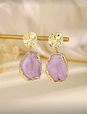 Brinco Dourado e Malva | Resinado Super Leve
