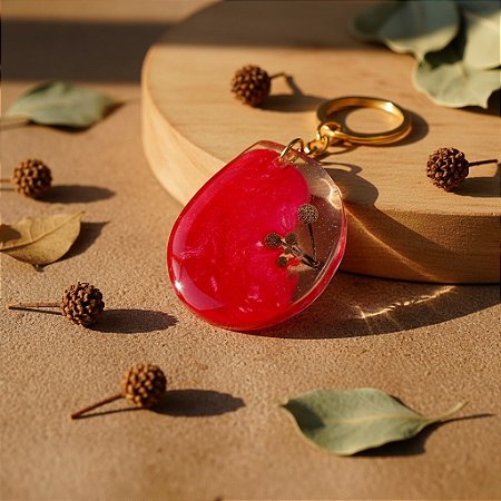 Chaveiro com Flor Natural em Resina Vermelho Vivo Translúcido