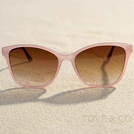 Óculos de Sol Garopaba Rosa – Coleção Costa | Acetato Rosa com Haste Verde e Lente Marrom Degradê
