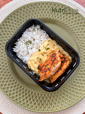 Filé de Frango Grelhado, Creme de Milho e Arroz
