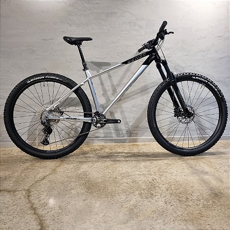 SENSE HARDCORE COMP - TAMANHO L - 2024