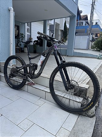GIANT REIGN - TAMANHO M - 2022