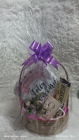 Cesta feliz aniversário