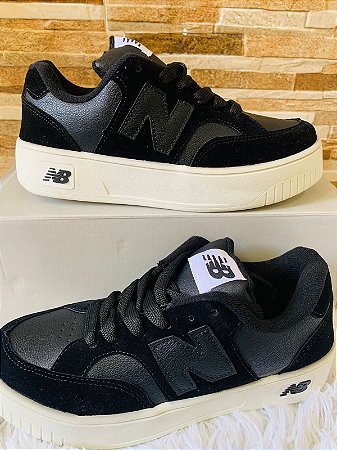 Tênis Feminino New Balance Black and White Nº 37 – Estilo Clássico e Conforto Diário