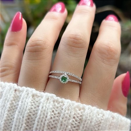Anel formatura pedra verde duplo cravejado