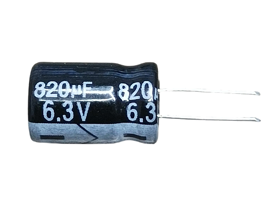 Capacitor eletrolítico 820uF x 6,3V