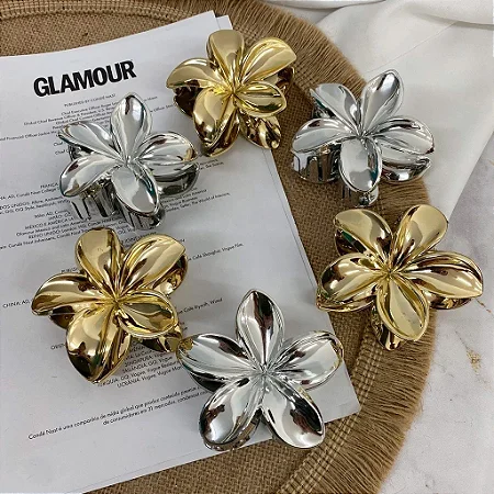 Caixa Fechada (600 unidades) Piranha Flor Presilha Lírio Cabelo Paris Dourado/Prata - 8cm