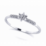 Anel Solitário Prata 925 com Zircônias Laterais Delicado Feminino