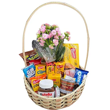 Cesta de café da manhã lanche com nutella