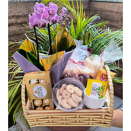 Cesta de Café da Manhã Orquidea com Ferrero Rocher