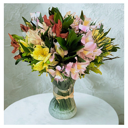 Arranjo de Astromélias no Vidro