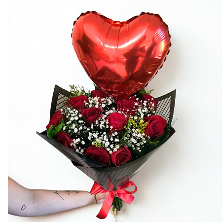 Buquê 12 rosas Vermelhas com Balão