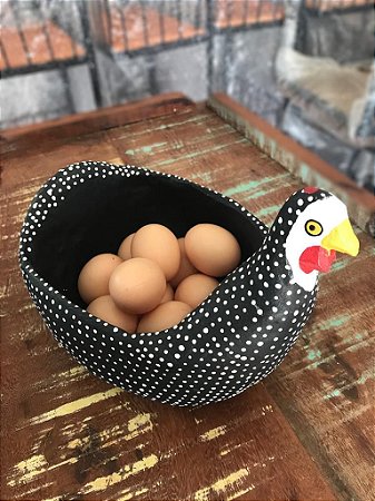 Galinha Porta Ovos Aberta em Madeira D'angola