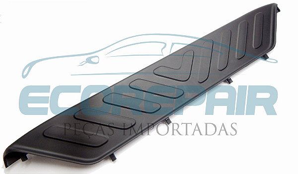 Pisante Moldura central do para-choque traseiro Nissan Frontier 2008 à 2016.