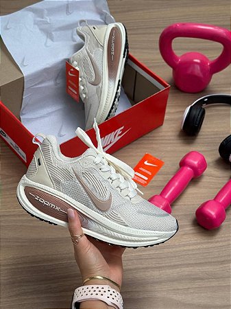 Tênis NIKE Vomero 18