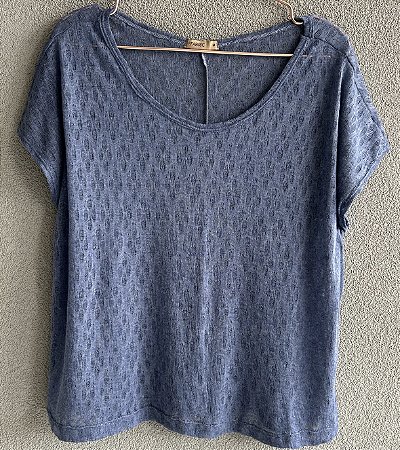 Blusa gola redonda tricot leve azul jeans