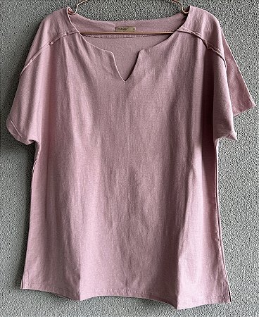 Blusa gola redonda com V manga curta