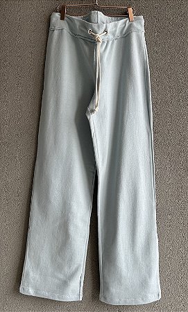 Calça de Moletom reta com cos desfiado