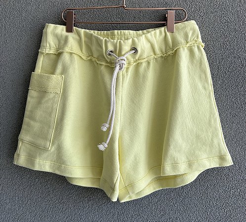 Short em Moletom cós desfiado com bolso lateral