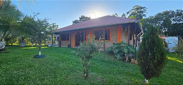 Sitio com casa 3 dormitórios escriturado em 2.000m²