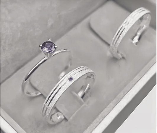 Aliança Velure Lilás 4mm com solitário em Prata 950