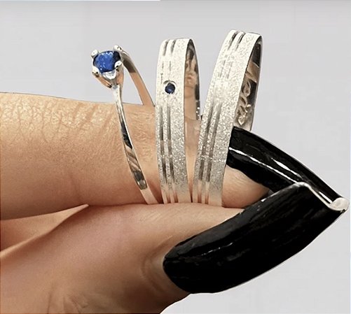 Aliança Velure Azul 4mm com solitário em Prata 950