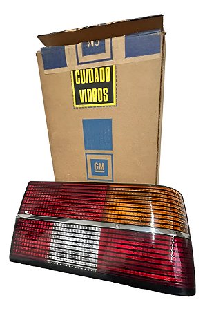 Lanterna Traseira Gm Monza Classic Ld Carto Original Direito/passageiro Tricolor