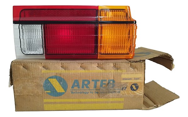 Lanterna Traseira Voyage 82 / 87 Tricolor Arteb Original Direito/passageiro Tricolor