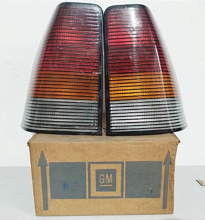 Par Lanterna Traseira Gm Kadett Gs Gsi Original Carto Raro Esquerdo Tricolor