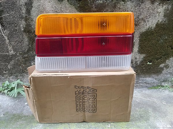 Lanterna Traseira Chevette 92 93 Original Arteb Logo Gm Leia Direito/passageiro Tricolor