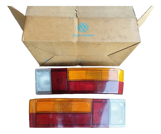 Par Lanterna Traseira Passat Lisa Arteb Hella C/ Logo Vw Ambos Lados Tricolor