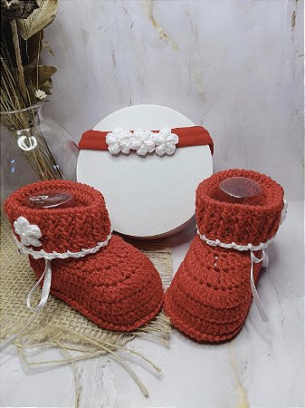 Kit Botinha Baby com Laço + Tiara de Flores – 100% Algodão (Vermelho)