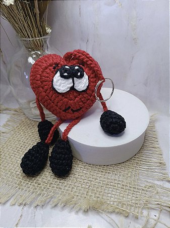 Chaveiro Coração Divertido com Perninhas em Amigurumi (19 cm)