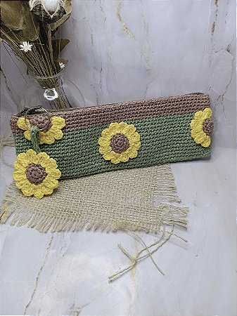 Estojo Multiuso Girassol em Crochê com Forro e Zíper (22 x 8 cm)