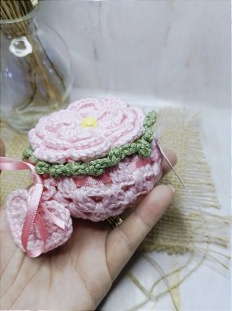 Sachê Perfumado Porta-Sabonete em Crochê com Flor e Mini Coração