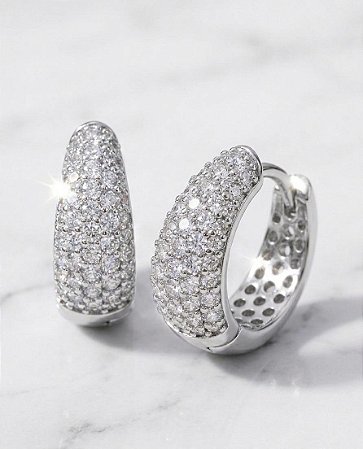 Argola Cravejada com Zircônias Prata