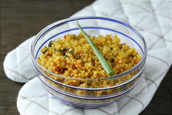 Risoto de quinua com rúcula e especiarias