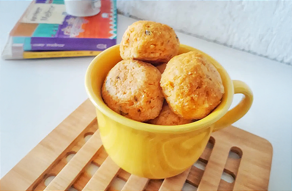 Bolinho de batata doce com queijo curado