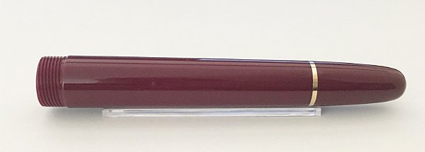 CORPO 145 CLASSIC PARA TINTEIRO COM TAMPA DE ROSCA BORDÔ E DOURADA MONTBLANC