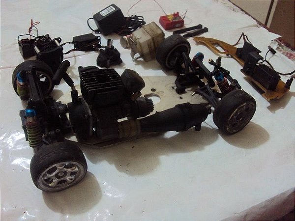 Auto Modelo A Combustão ( Desmontado)
