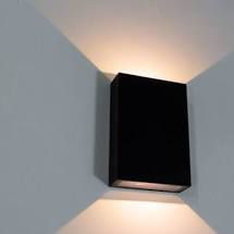 Arandela LED Preta LED 4W 6000K 12cm Muro Parede Externa Delis