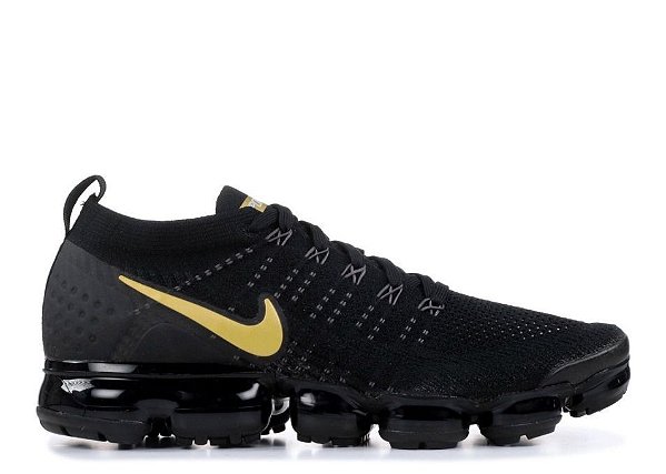 tenis nike preto com dourado